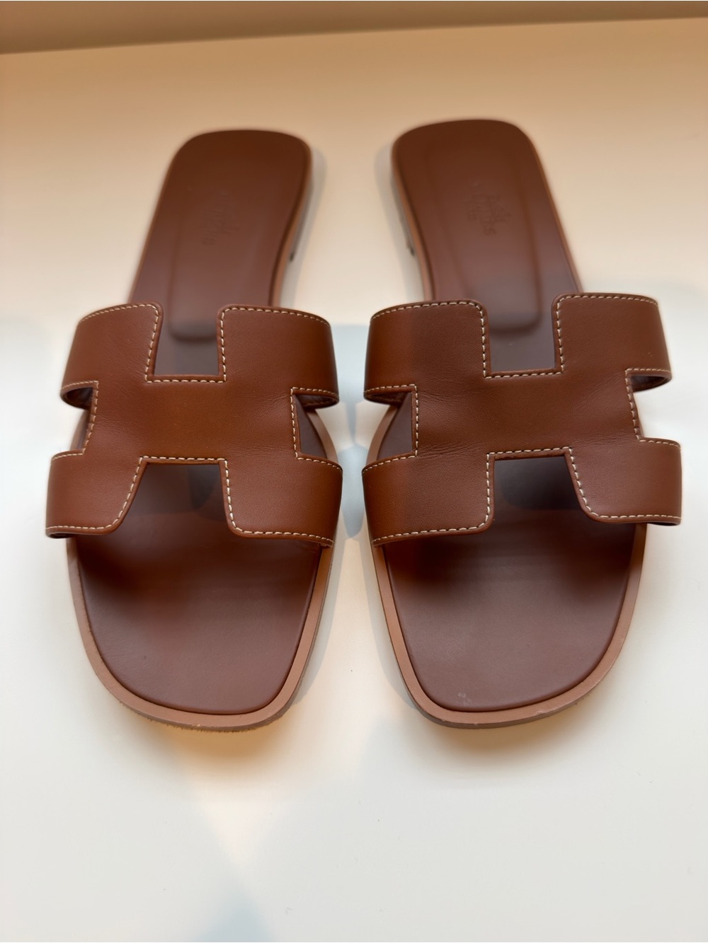 Hermès Oran Flats in tan, size 39.5 (fits US 9) - Picture 3 of 5